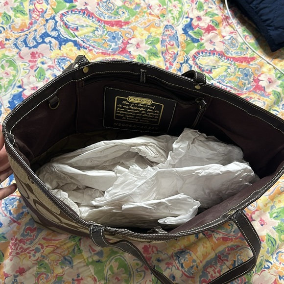 Coach Handbag - Picture 6 of 7